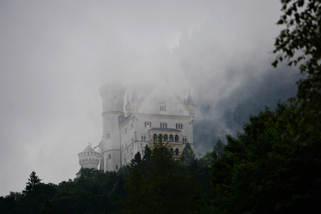 Туман над замком Нойшванштайн