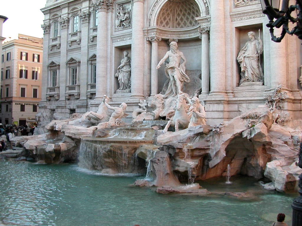 Fontana_di_Trevi_a_Roma.jpg Fontana_di_Trevi_a_Roma.jpg